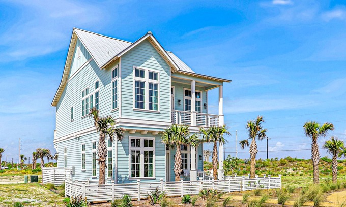 Port Aransas House | Modern & Elegant home w/access to Palmilla Beach Resort golf, pool, beach