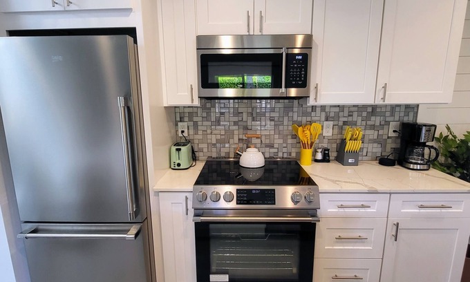 Northgate Apartment | Modern Farm House, Northgate, Near Light Rail