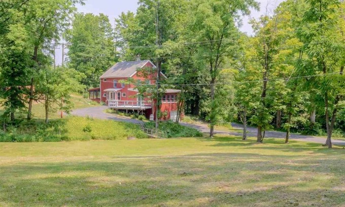 Accord House | Modern Farmhouse; Quiet, Eclectic,Cozy, Fun, situated on a peaceful Creek.