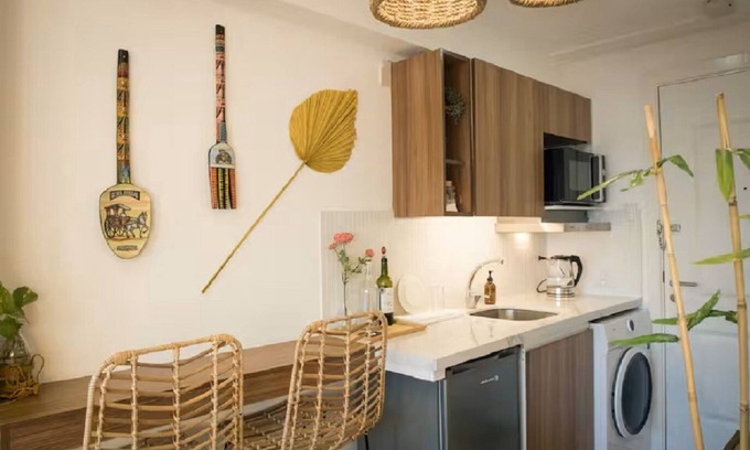 Matandang Balara Condo | Modern-Filipino Studio, short walk to Ever mall