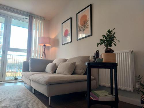 Botwell Apartment | Modern Flat Close to Heathrow Airport & Central London