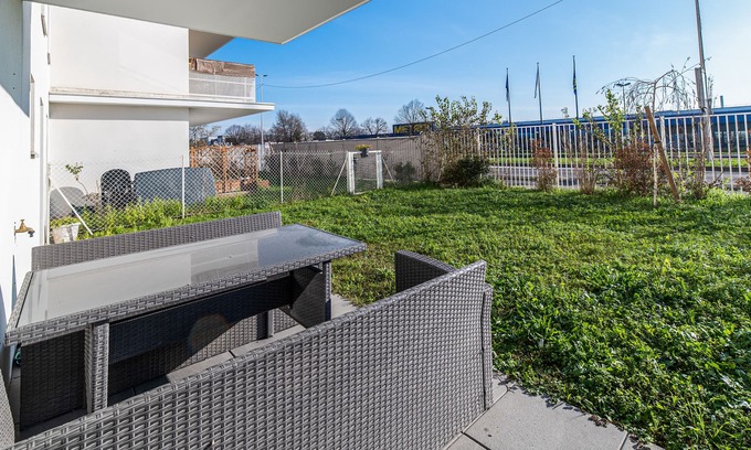 Vaulx En Velin Village Apartment | Modern flat with garden at Lyon doors - Welkeys