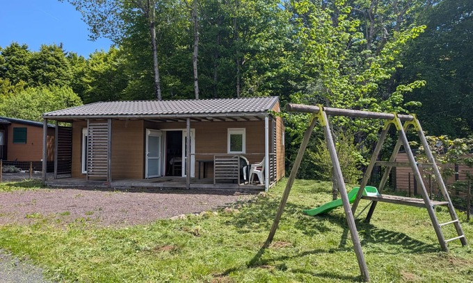 Egliseneuve-d'Entraigues Ski Chalet | Modern mobile home in Auvergne nature