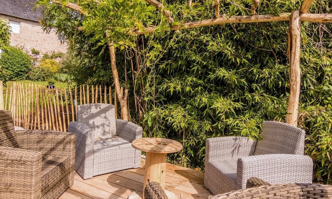 Saint-Bonnet-la-Riviere House | Modern holiday home with swimming pool