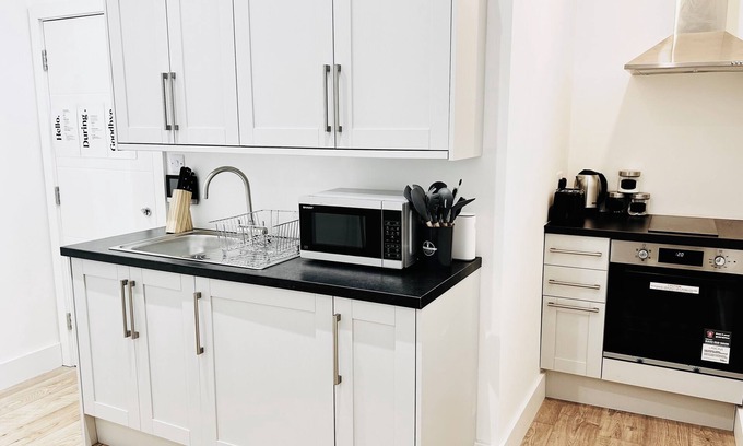 Maidstone Apartment | Modern Fully Equipped Loft Studio MAIDSTONE *CITY CENTRE*