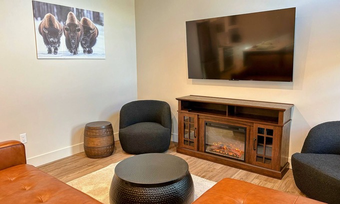 Driggs House | Modern Gem 2 Kings Bunks Hot Tub Walkable to Driggs Mountain Views