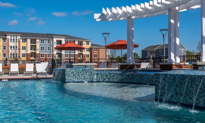 Fentress Apartment | “Modern Gem overlooking “Coffee Shop” 15 mins from Beach