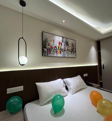 Jaypee Greens Apartment | Modern Ghar Studio - Expo Mart - hourly booking available