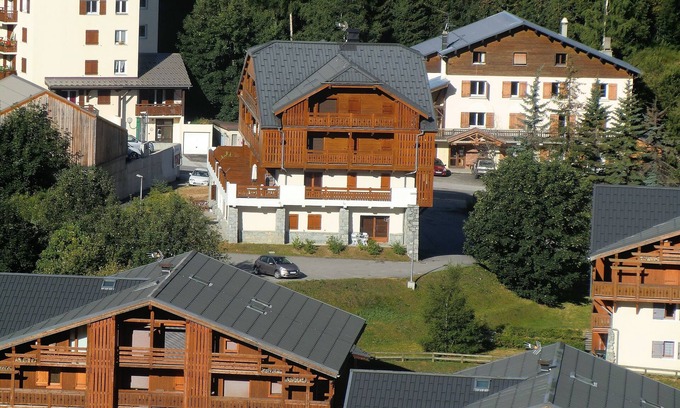 Les Deux Alpes Apartment | Modern Ground Floor Apartment in Great Location- Perfect for Families or Couples