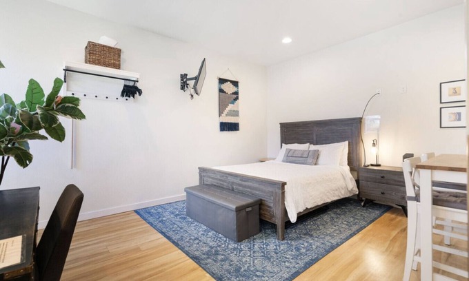 Boise House | Modern Guest Studio in Portland’s Vibrant Boise District