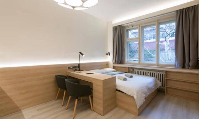 Prague 4 Apartment | ❖ 𝑴𝒐𝒅𝒆𝒓𝒏 𝑯𝒊𝒅𝒆𝒂𝒘𝒂𝒚 ❖ 2 min to METRO WiFi & free Netflix