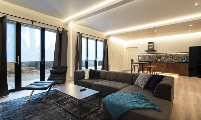 Kirkland Apartment | Modern High End Loft Large Central Location in wonderful Kirkland AC