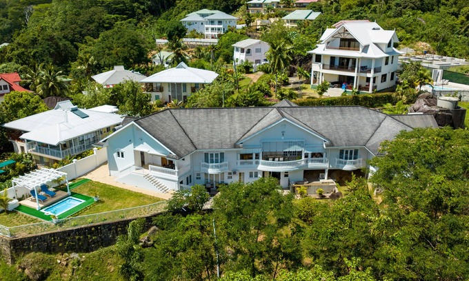 Beau Vallon Villa | Modern hillside coastal villa 850 metres to Beau Vallon beach
