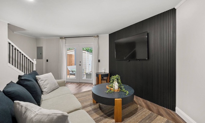 Smyrna House | Modern Home mins from Truist Park