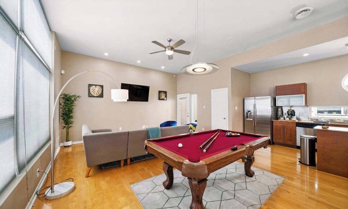 Washington Ave./ Memorial Park House | Modern Home Near Heights, DT + Washington | Games