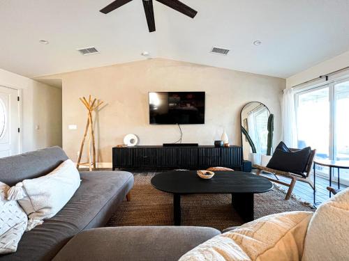 Joshua Tree House | Modern Home with Hot Tub + Open Desert Views + Hammocks + Fire Pit + Game Room