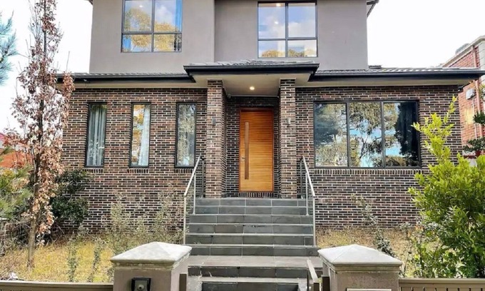 Burwood House | Modern House With Arcade Games in a Good Location