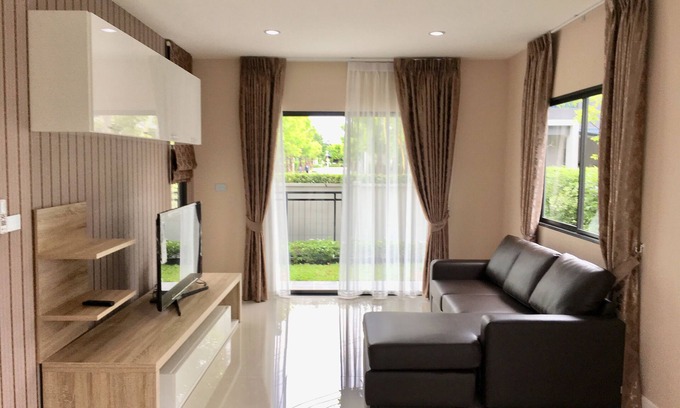 Prawet House | Modern house with fitness and pool, close to airport