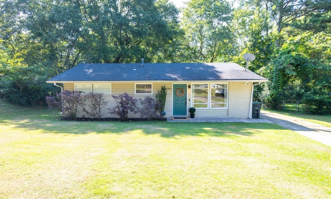 Crestline Heights House | Modern in the Magic City