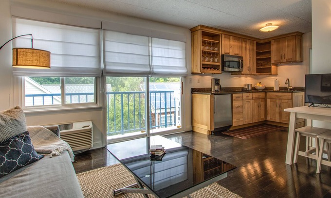 The Pines Condo | Modern in-town condo with parking on Rehoboth Ave and linens now included!