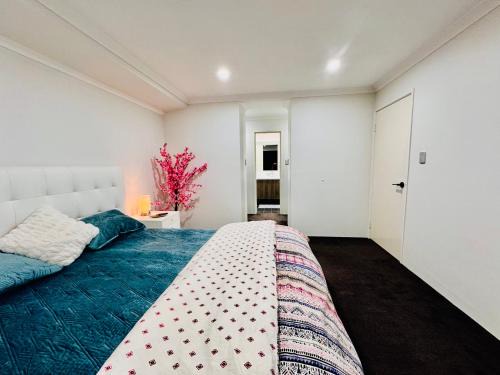Brabham House | Modern King Suite on Swan Valley Doorstep
