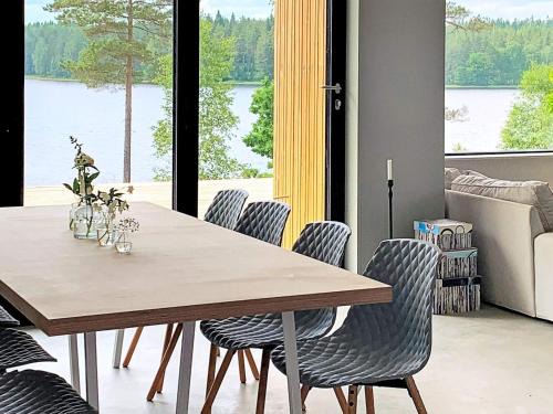 Hacksvik House | Modern Lakeside Retreat-By Traum