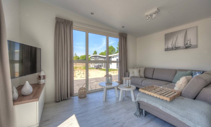 Municipality of Hellevoetsluis Ski Chalet | Modern lodge located 4.5 km. from Rockanje