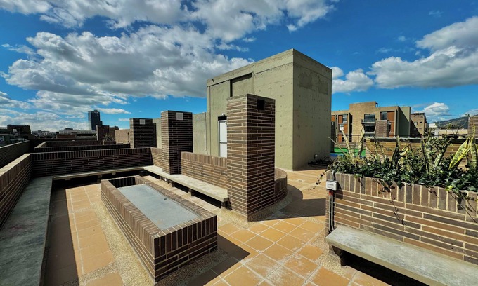 La Gran Via Apartment | Modern Loft in Best Entertainment Location - 93 Park - Restaurant and Amenities