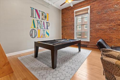 Wholesale District Apartment | Modern Loft next to Georgia St and Convention Center