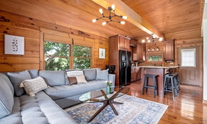Geneva Cabin | Modern log cabin between the beach and Disney
