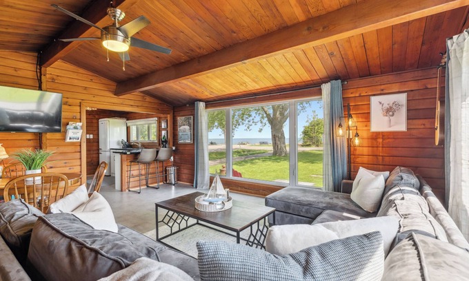 Lowbanks Cottage | Modern log cottage with panoramic Lake Erie views, minutes from Hippo's patio!