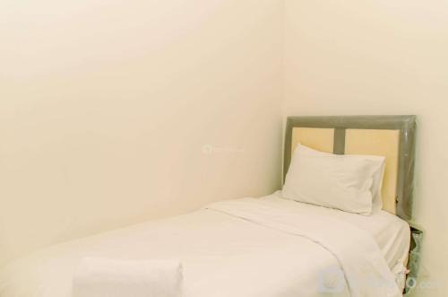 Rawasari Apartment | Modern Look 2BR Green Pramuka City Apartment near Mall By Travelio