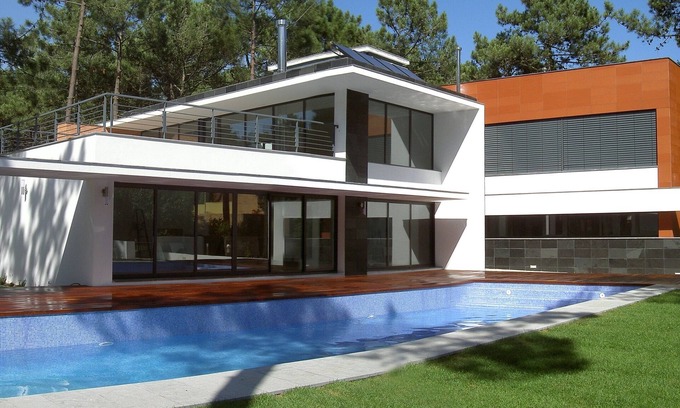 Charneca de Caparica e Sobreda Villa | Modern Luxurious Villa With A Magnificent Sumptuous Pool