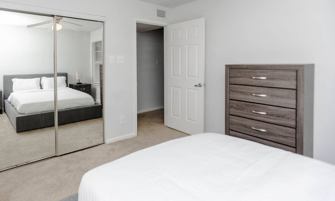 Coliseum Central Apartment | Modern luxe 2BD/2BA Apartment I Free Parking