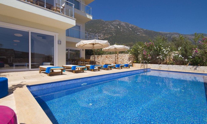 Kalkan Apartment | Modern Luxury 3 Bed Apartment with Private Pool, Garden & 10-Min Walk to Kalkan.