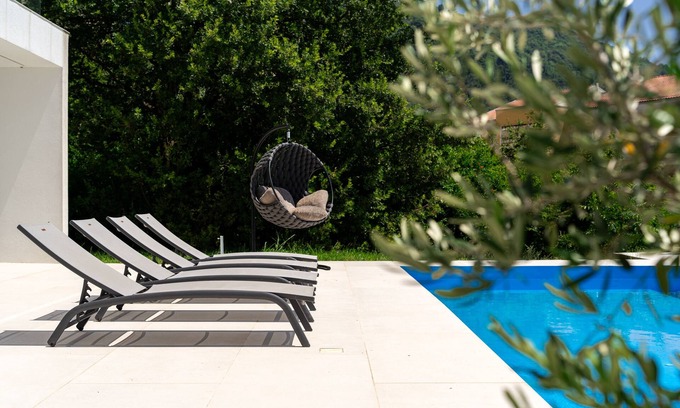 Podmaine Villa | Modern luxury villa with swimming pool & sea view