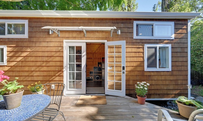 Lynnwood Apartment | Modern Lynnwood Tiny House: 16 Mi to Seattle!