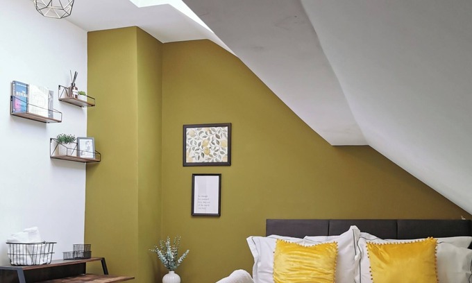 Liverpool Apartment | Modern Maisonette ideal for larger groups, families and contractors.