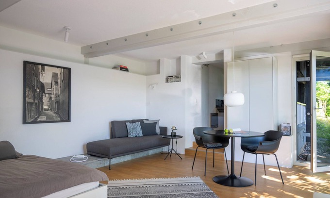 Sipplingen Apartment | Modern Minimalistic Seeblick Design Studio mit Küche, Terrace und Parkplatz