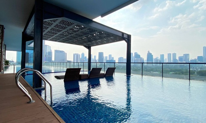 Mampang Prapatan Apartment | Modern Monochromatic 2Br Near Lrt Station At Apartment Samara Suites