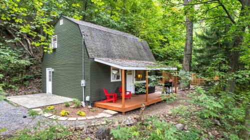 Ridgeway House | Modern Mountain Cottage w Hot Tub, Fire Pit, WiFi