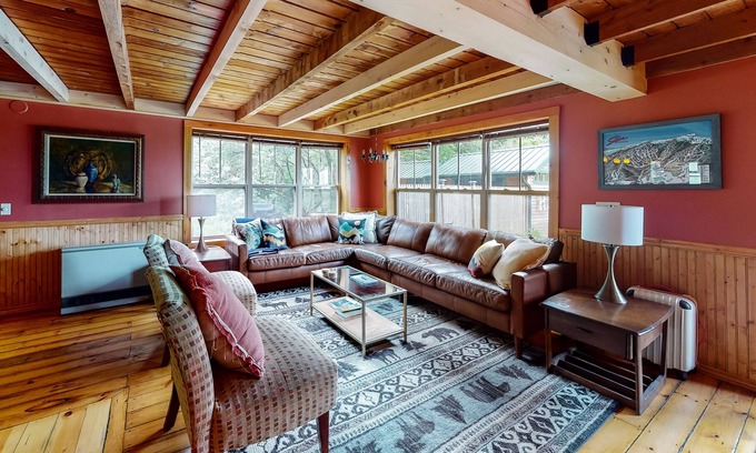 Eastern Vermont House | Modern mountain view cottage with full kitchen, W/D, firepit, & fast WiFi