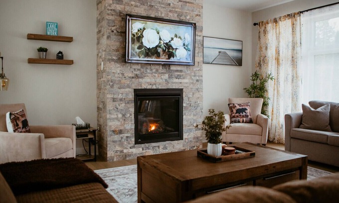 Dwight Cottage | Modern Muskoka Retreat w/King Bed & Sunroom