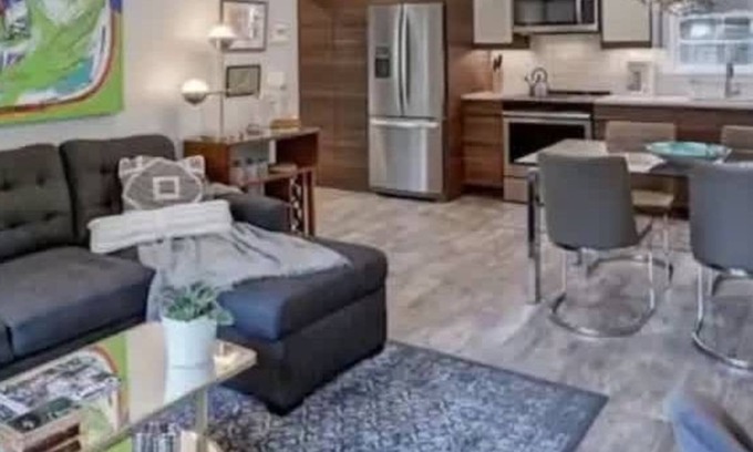 Charlotte Condo | Modern Myers Park 1BR King Condo | Queens Rd