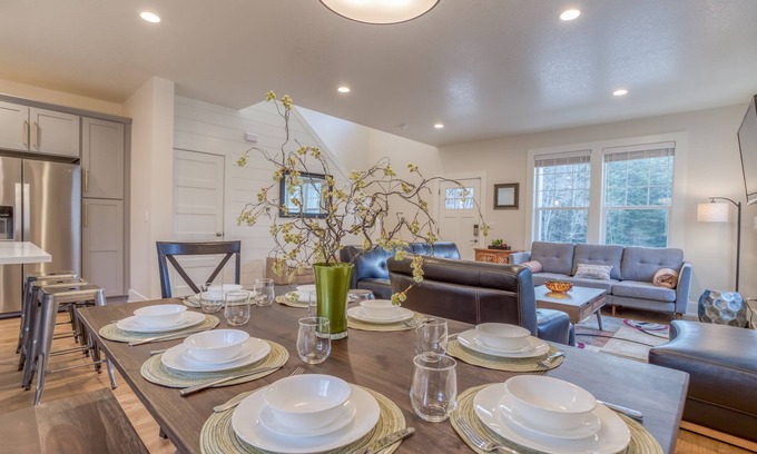 Netarts House | Modern Netarts NEW BUILD w/3 bedroom and Fully Fenced Yard