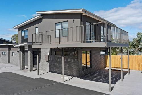 Howrah House | Modern New Home near Howrah Beach