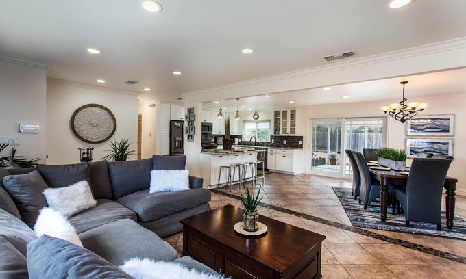 Casa Conejo House | Modern Newbury Park Home| Netflix| Quiet| Safe| Meticulously Clean