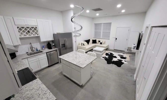 Park Hills House | Modern Newly built 2-bedroom house minutes from downtown ParknHills