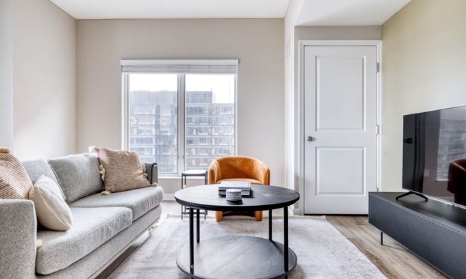 North Bethesda Apartment | Modern North Bethesda 2BR w/W/D, Pool & Gym, nr Metro, by Blueground