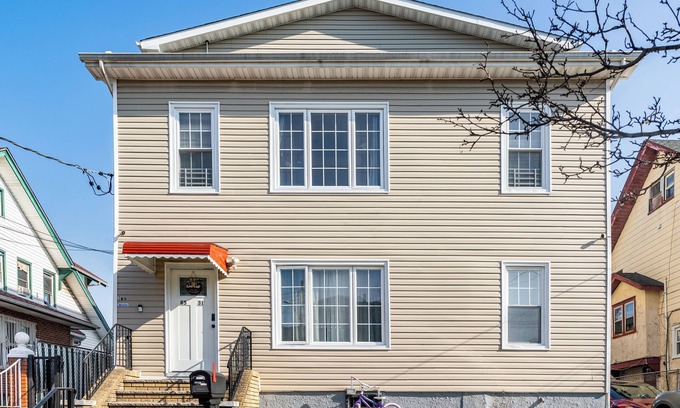 Jamaica Hills Apartment | Modern NYC Escape – Walk to Subway, 15 Mins to JFK/LGA, 30 Mins to Manhattan!